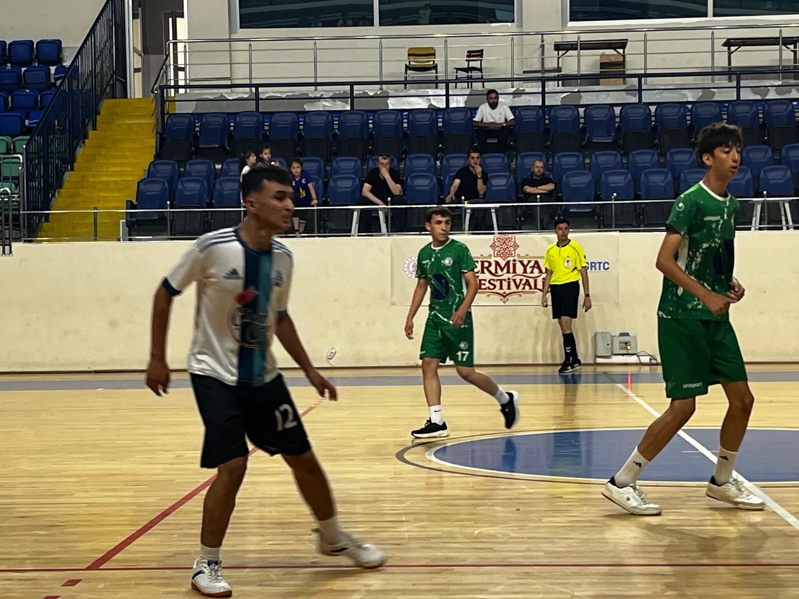 Futsal turnuvası takım fotoğrafı
